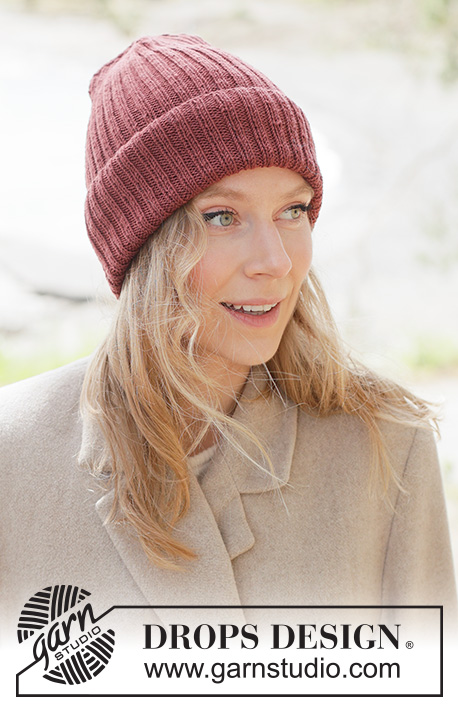Berry Blaze Hat / DROPS 261-29 - Gebreide muts/beanie in DROPS BabyMerino. Het werk wordt van onder naar boven gebreid in boordsteek.