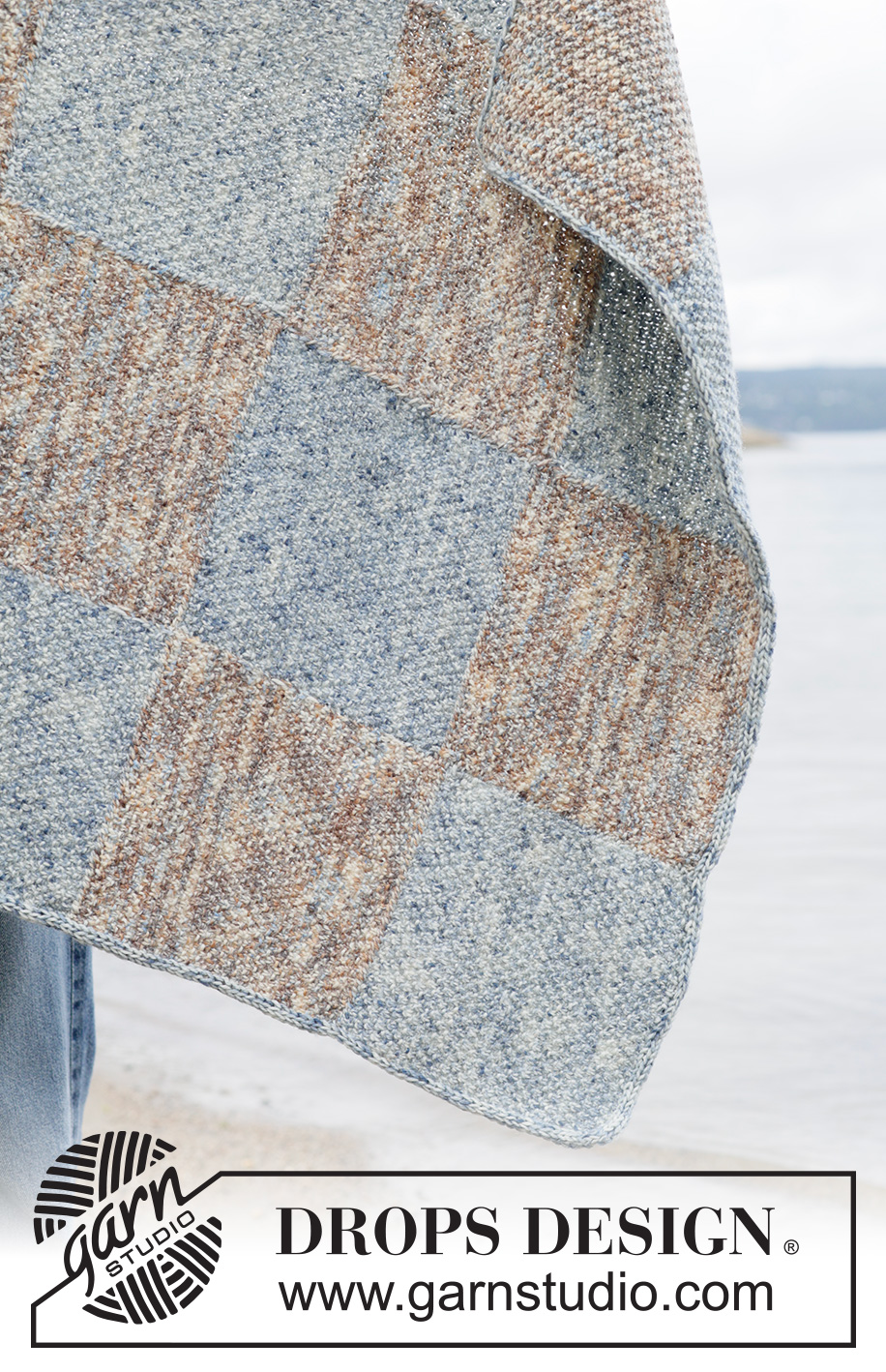Mosaic Mist Blanket / DROPS 261-3 - Couverture tricotée en DROPS Fiesta. Se tricote avec carrés au point de blé , et bordure I-cord.