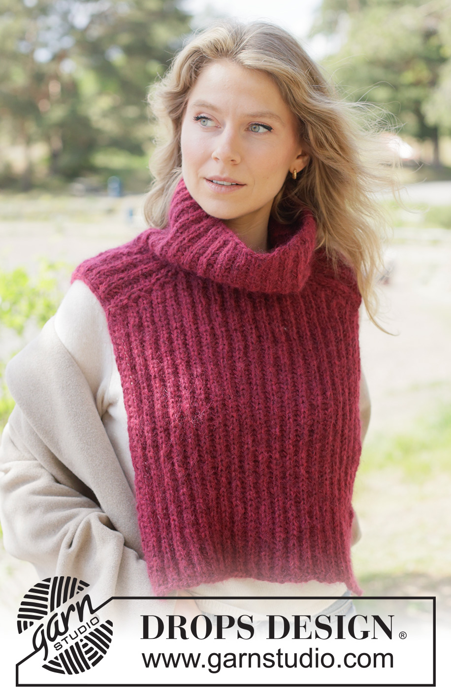 Mulberry Muse Neck Warmer / DROPS 261-30 - Knitted neck-warmer in DROPS Air and DROPS Kid-Silk. The piece is worked top down in English rib with saddle-shoulders.