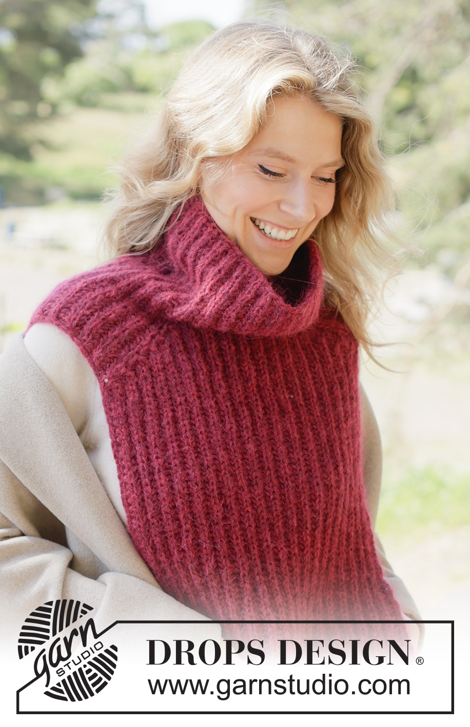 Mulberry Muse Neck Warmer / DROPS 261-30 - Knitted neck-warmer in DROPS Air and DROPS Kid-Silk. The piece is worked top down in English rib with saddle-shoulders.