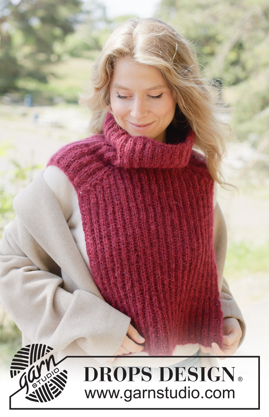 Mulberry Muse Neck Warmer / DROPS 261-30 - Knitted neck-warmer in DROPS Air and DROPS Kid-Silk. The piece is worked top down in English rib with saddle-shoulders.
