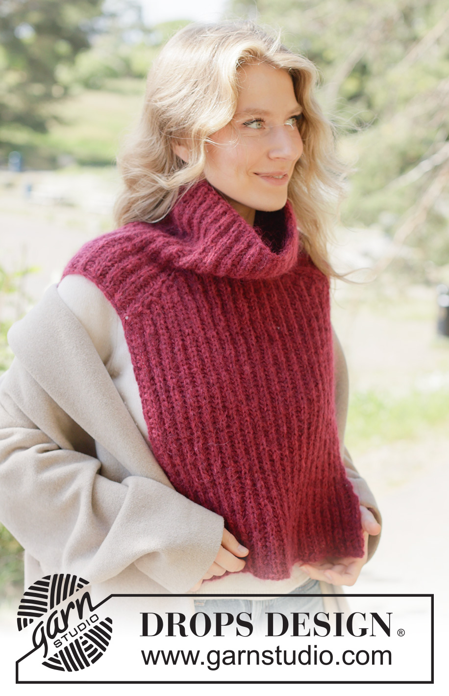 Mulberry Muse Neck Warmer / DROPS 261-30 - Knitted neck-warmer in DROPS Air and DROPS Kid-Silk. The piece is worked top down in English rib with saddle-shoulders.