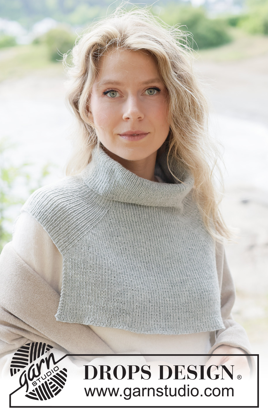 Moonveil Neck Warmer / DROPS 261-35 - Kötött nyakmelegítő DROPS Baby Merino vagy DROPS Fabel fonalból. A darabot fentről lefelé irányban készítjük bordásmintával és nyeregvállal