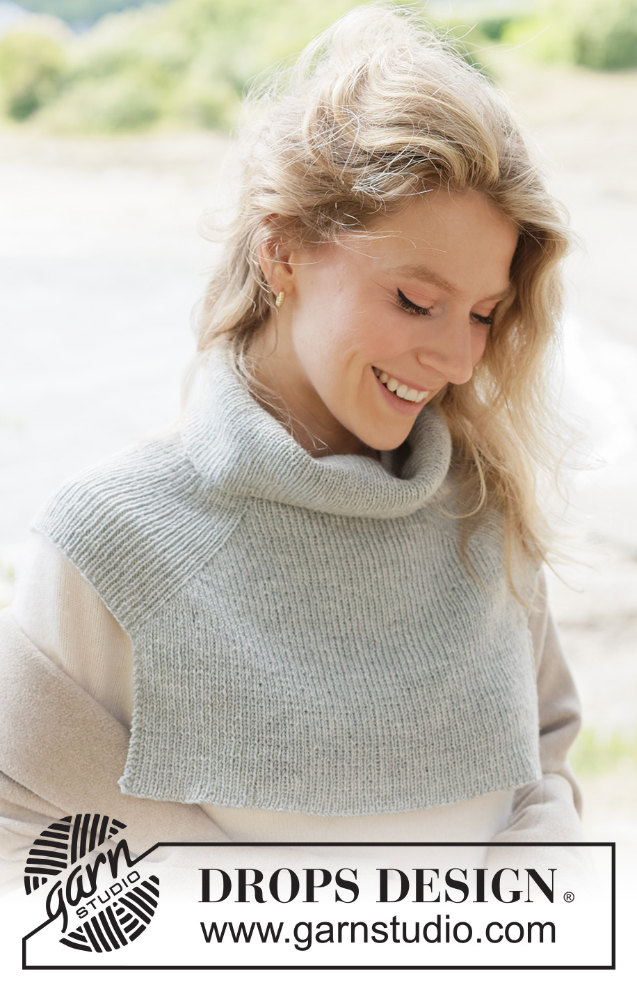 Moonveil Neck Warmer / DROPS 261-35 - Kötött nyakmelegítő DROPS Baby Merino vagy DROPS Fabel fonalból. A darabot fentről lefelé irányban készítjük bordásmintával és nyeregvállal