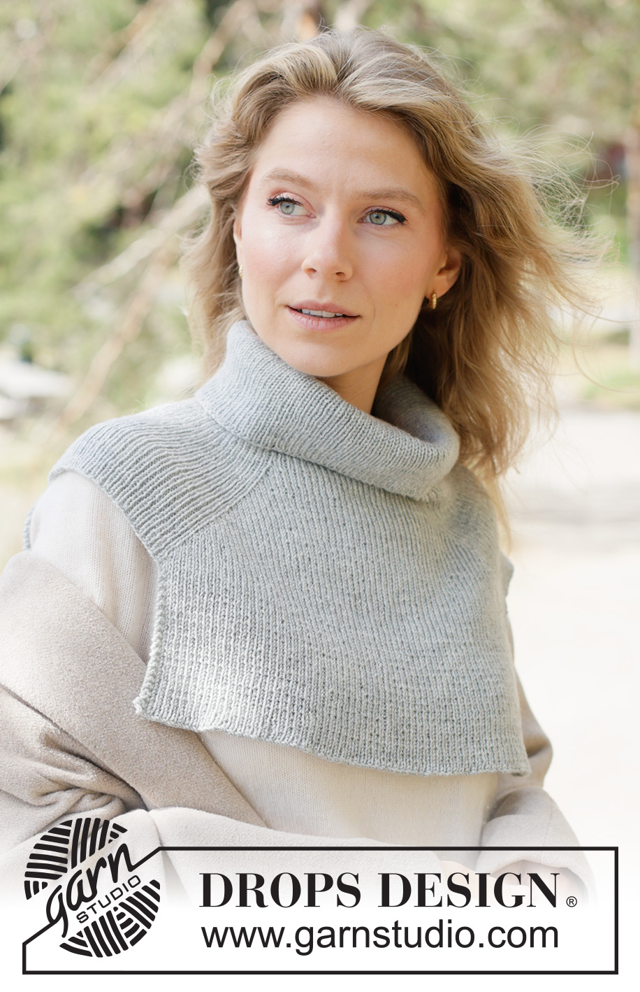 Moonveil Neck Warmer / DROPS 261-35 - Kötött nyakmelegítő DROPS Baby Merino vagy DROPS Fabel fonalból. A darabot fentről lefelé irányban készítjük bordásmintával és nyeregvállal