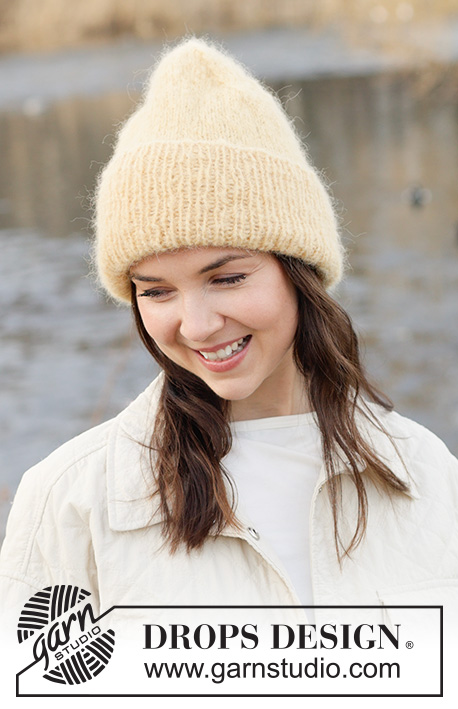 Sunny Bloom Hat / DROPS 261-37 - Čepice pletená zdola nahoru 1 vláknem příze DROPS Melody nebo 2 vlákny příze DROPS Brushed Alpaca Silk.