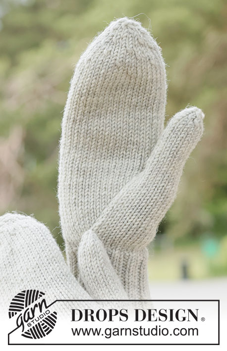 Muted Touch Mittens / DROPS 261-39 - Strikkede vanter i DROPS Merino Extra Fine. Arbejdet strikkes i glatstrik.