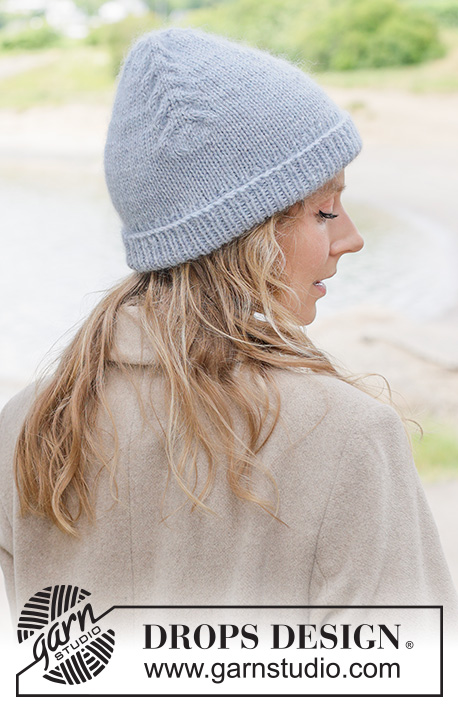 Ice Bloom Hat / DROPS 261-41 - Strikket hue i DROPS Lima og DROPS Kid-Silk. Arbejdet strikkes oppefra og ned med snoninger.
