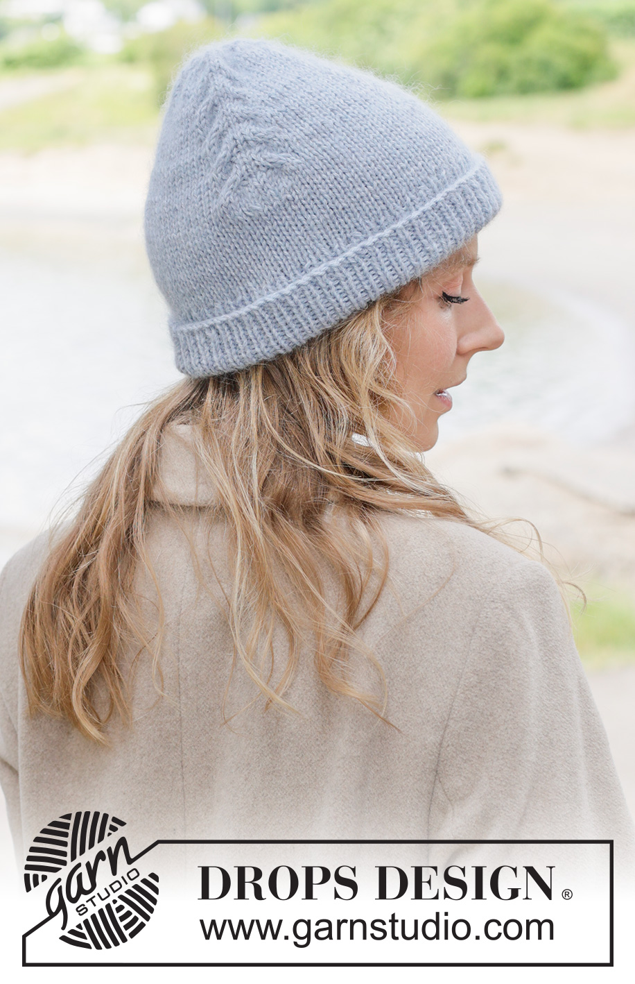 Ice Bloom Hat / DROPS 261-41 - Strikket hue i DROPS Lima og DROPS Kid-Silk. Arbejdet strikkes oppefra og ned med snoninger.