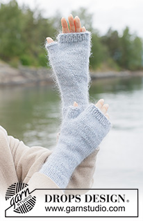 Ice Bloom Wrist Warmers / DROPS 261-42 - Gestrickte Pulswärmer in DROPS Lima und DROPS Kid-Silk. Die Arbeit wird ab dem Handgelenk nach oben glatt rechts mit Rippenmuster gestrickt.