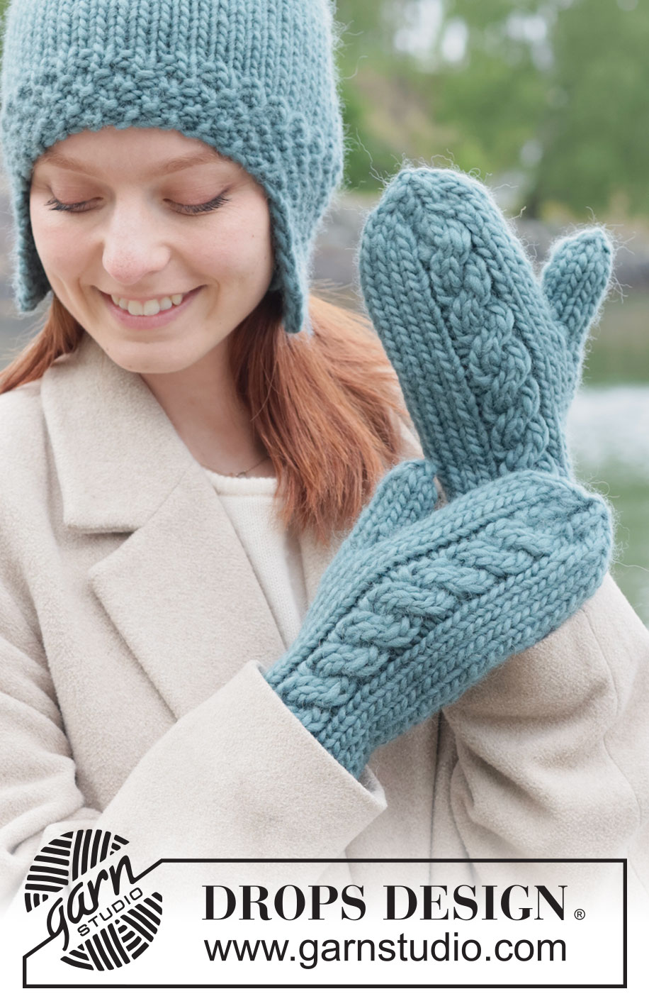 Tidebound Twist Mittens / DROPS 261-43 - Free knitting pattern Tidebound Twist Mittens / DROPS 261-43 - Knitted mittens in DROPS Snow. The piece is worked in stocking stitch with cables.