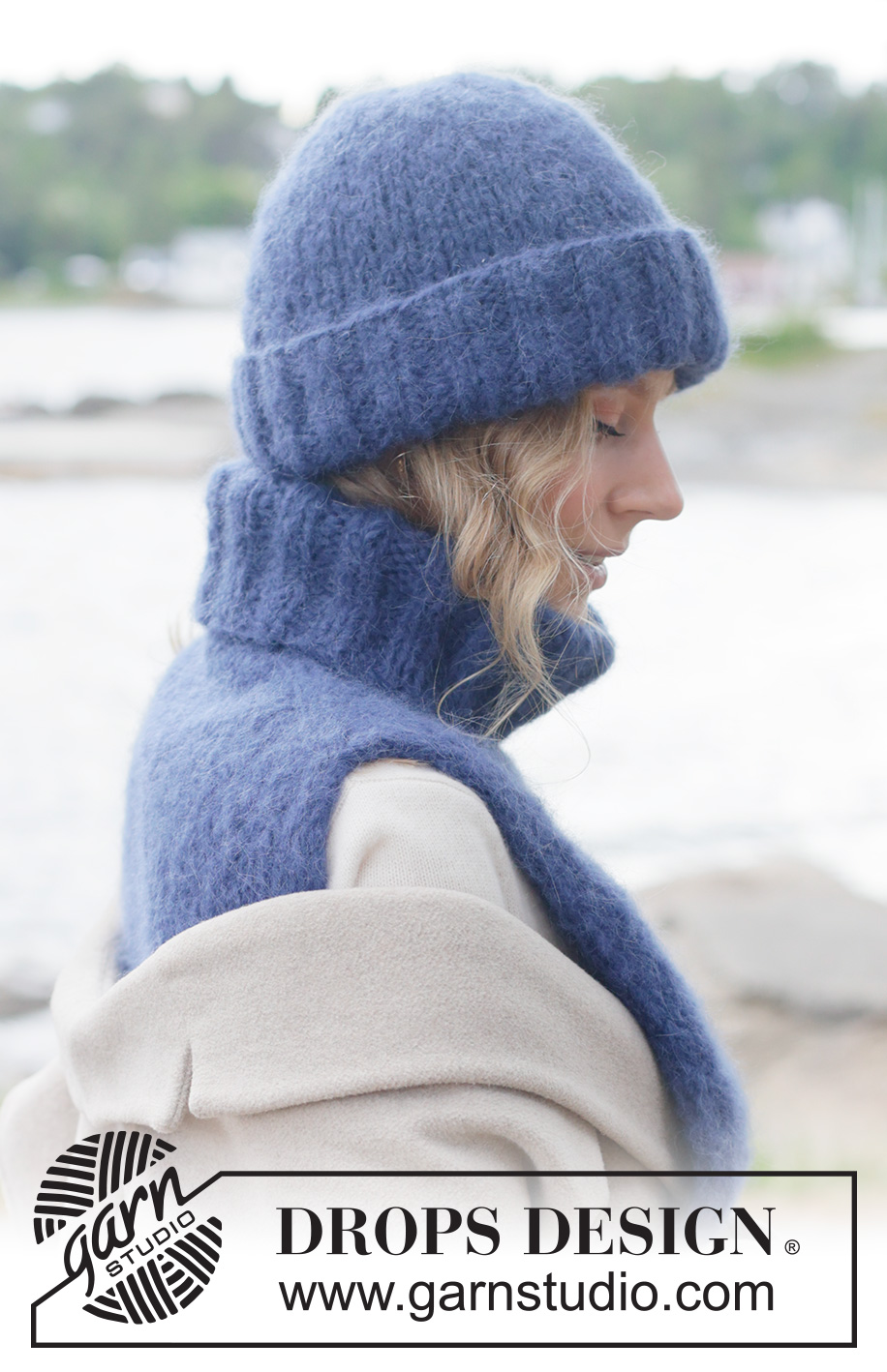 Midnight Snug Neck Warmer / DROPS 261-45 - Knitted neck warmer in 2 strands DROPS Melody. Piece is knitted top down with European shoulders, stocking stitch and I-cord.