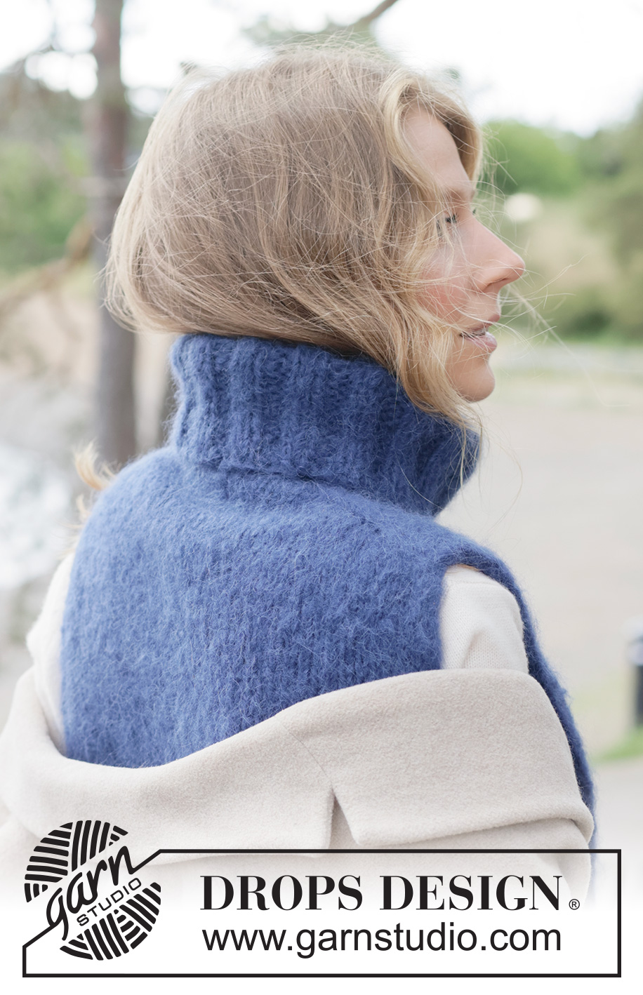 Midnight Snug Neck Warmer / DROPS 261-45 - Knitted neck warmer in 2 strands DROPS Melody. Piece is knitted top down with European shoulders, stocking stitch and I-cord.