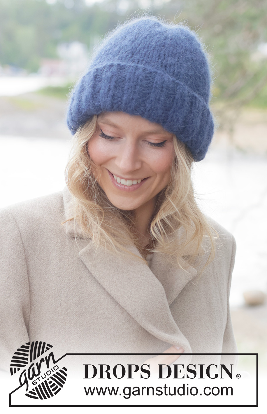 Midnight Snug Hat / DROPS 261-46 - Gebreide muts in 2 draden DROPS Melody. Het werk wordt van onder naar boven gebreid met boordsteek en tricotsteek.