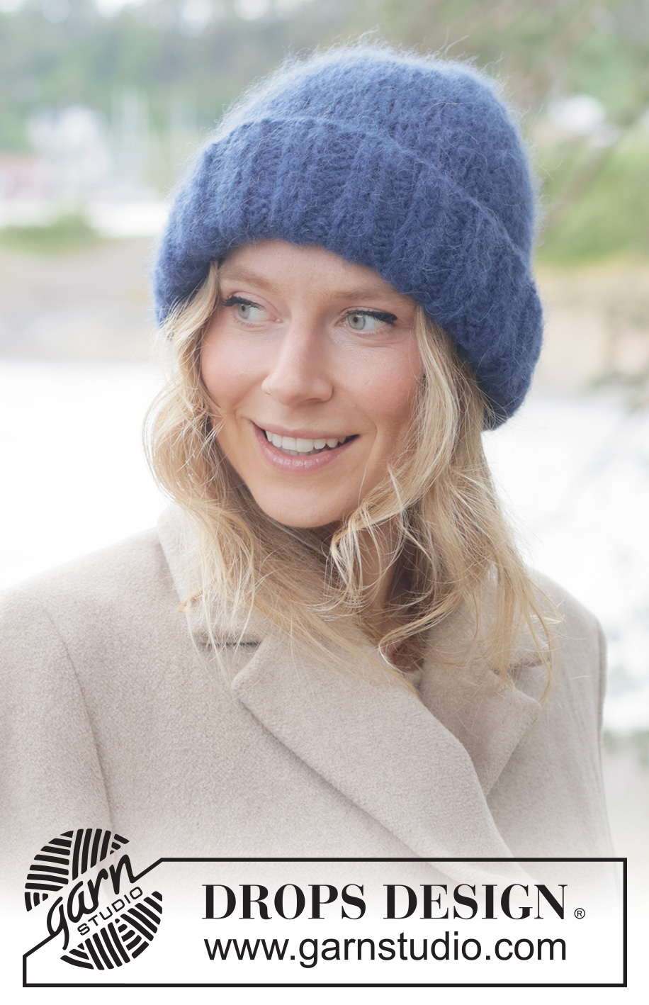 Midnight Snug Hat / DROPS 261-46 - Gebreide muts in 2 draden DROPS Melody. Het werk wordt van onder naar boven gebreid met boordsteek en tricotsteek.
