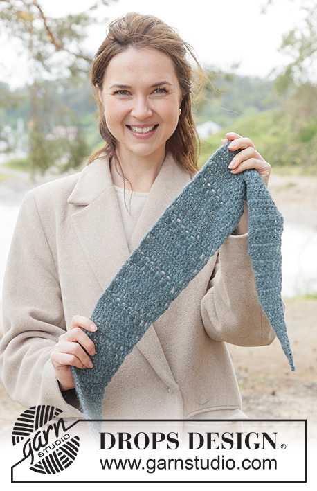 Ocean Nest Scarf / DROPS 261-48 - Chal pequeño a ganchillo en DROPS Air. Realizado de ida y vuelta.