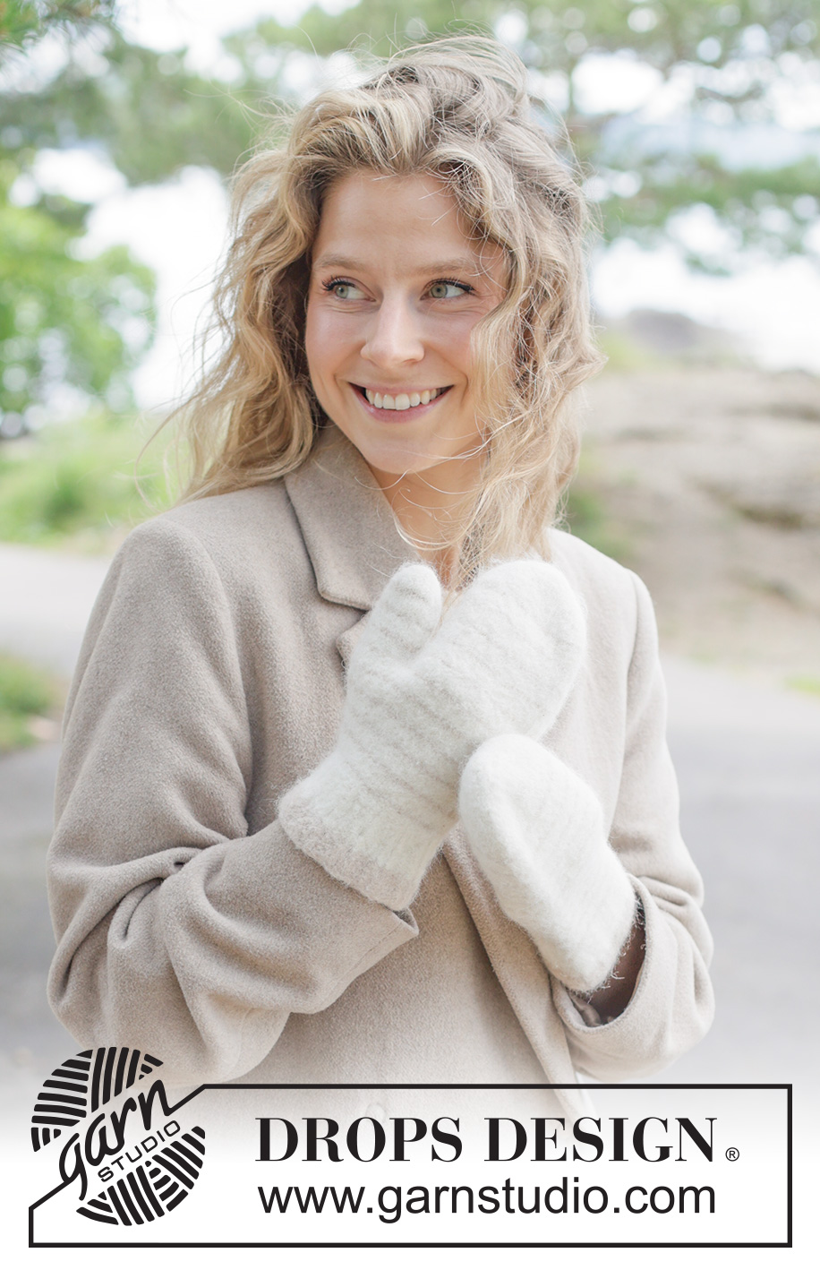 Birch Bark Mittens / DROPS 261-50 - Filcowe rękawiczki na drutach, w paski, z włóczki DROPS Lima.