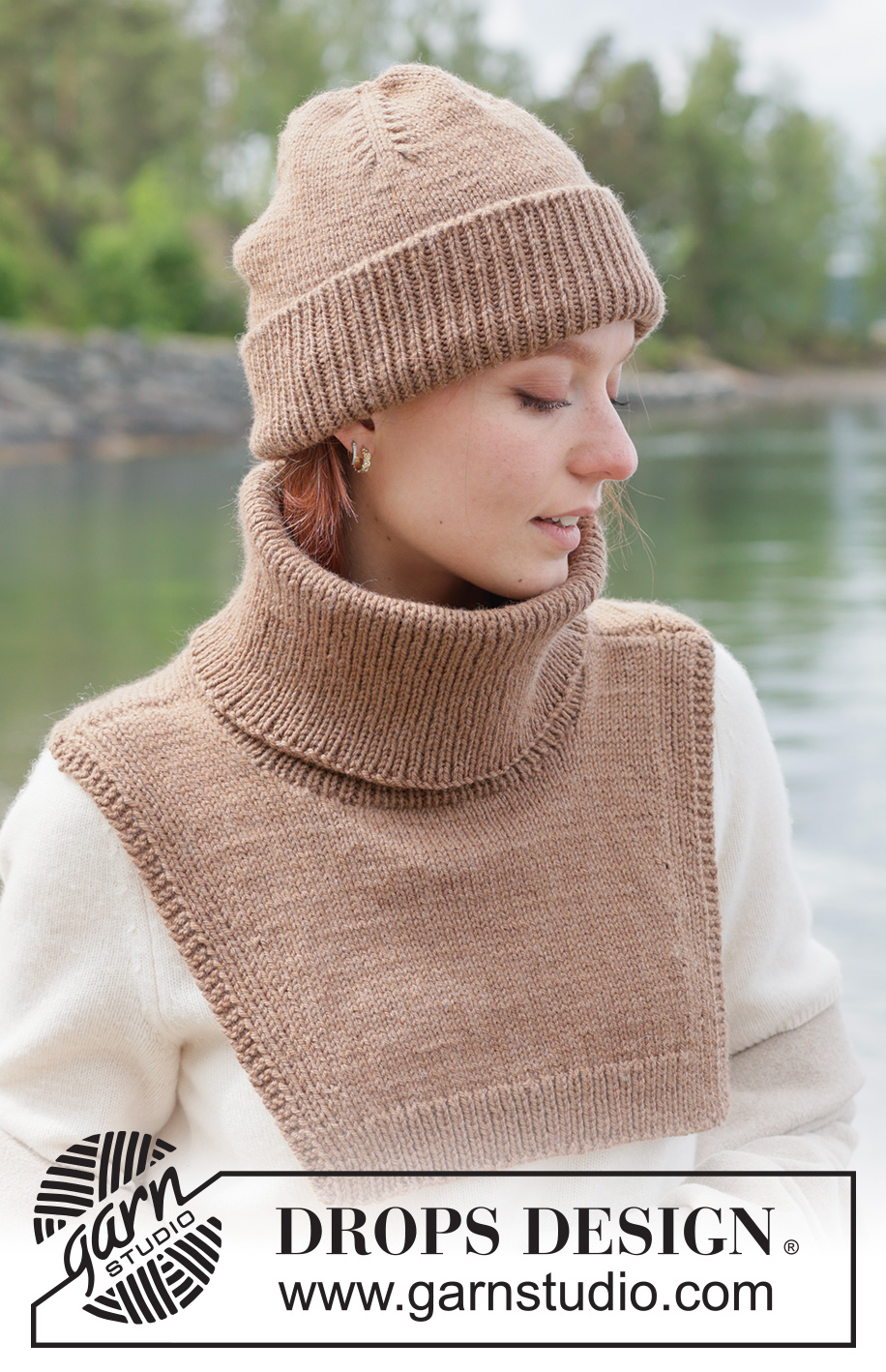 Creme Caramel Set / DROPS 261-53 - Knitted hat and neck-warmer in DROPS Daisy or DROPS Karisma. The hat and neck-warmer are worked bottom up in rib and stocking stitch.
