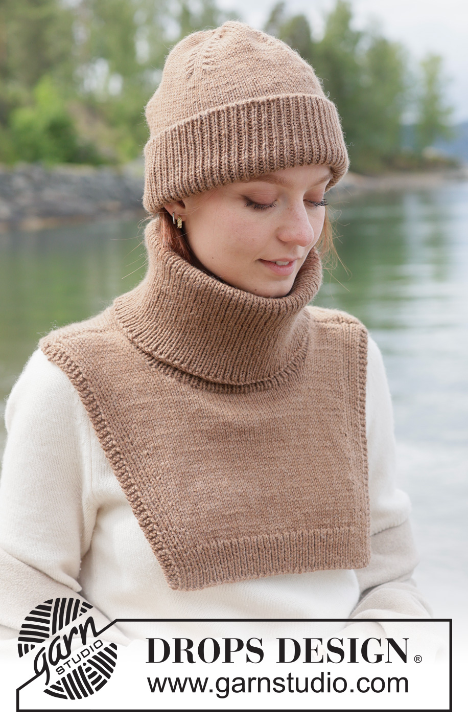 Creme Caramel Set / DROPS 261-53 - Knitted hat and neck-warmer in DROPS Daisy or DROPS Karisma. The hat and neck-warmer are worked bottom up in rib and stocking stitch.