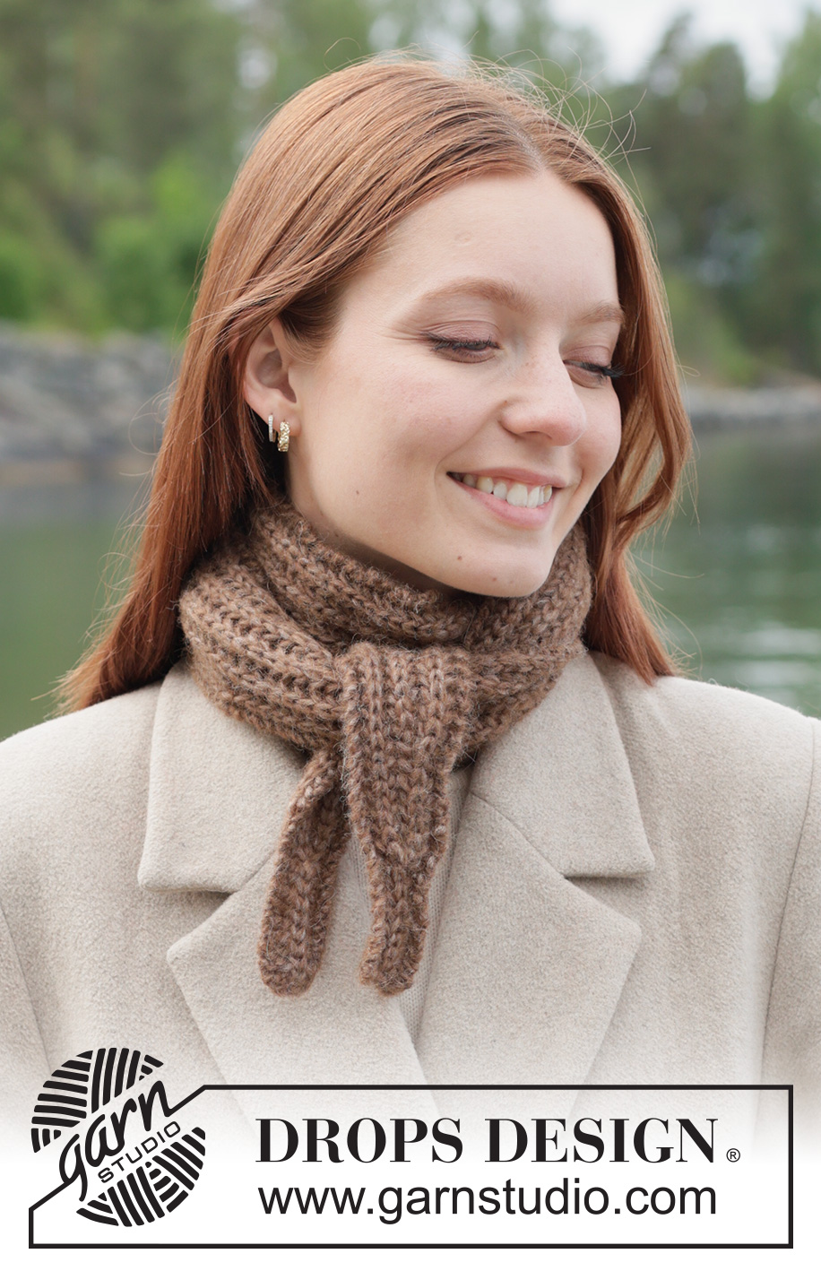 Walnut Whirl Shawl / DROPS 261-54 - Gestricktes kleines Tuch in DROPS Air. Die Arbeit wird quer im Vollpatent gestrickt.