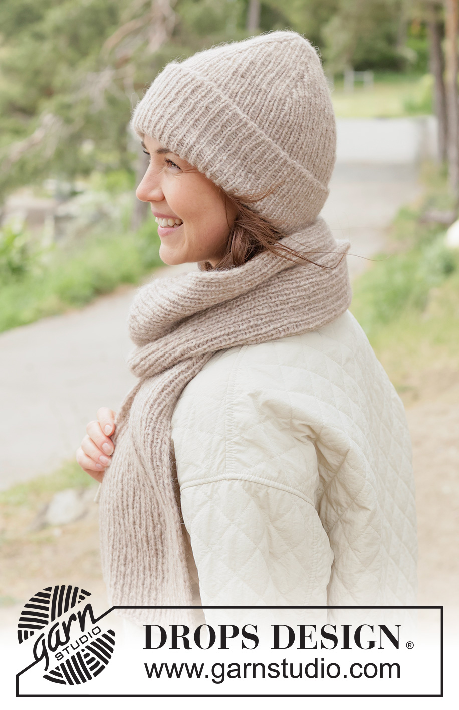 Almond Whisper Set / DROPS 261-58 - Gebreide muts en sjaal in DROPS Air. Het werk wordt gebreid in boordsteek.