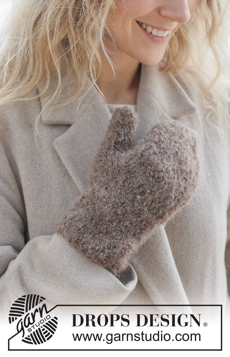 Frosted Bark Mittens / DROPS 261-61 - Tasuta kudumise muster Frosted Bark Mittens / DROPS 261-61 - DROPS Alpaca Bouclé ja DROPS Brushed Alpaca Silk lõngadest parempidises koes kootud kindad
