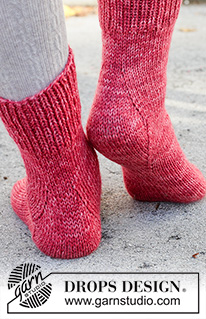 Garnet Glow Socks / DROPS 261-66 - Knitted socks in DROPS Fiesta. The piece is worked top down with rib and diamond heel. Sizes 35 – 43 = US 4½ - 12½.