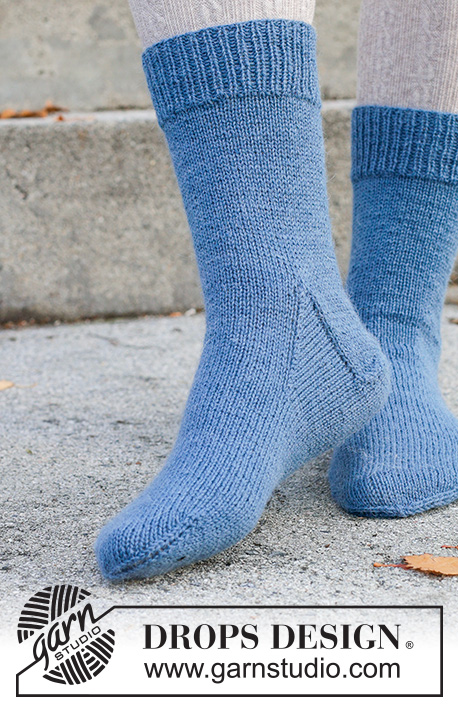 Ocean Prism Socks / DROPS 261-71 - Prjónaðir sokkar úr DROPS Nord. Stykkið er prjónað ofan frá og niður. Stærð 35 - 43.