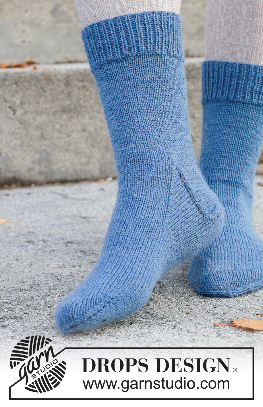 Ocean Prism Socks / DROPS 261-71 - Prjónaðir sokkar úr DROPS Nord. Stykkið er prjónað ofan frá og niður. Stærð 35 - 43.