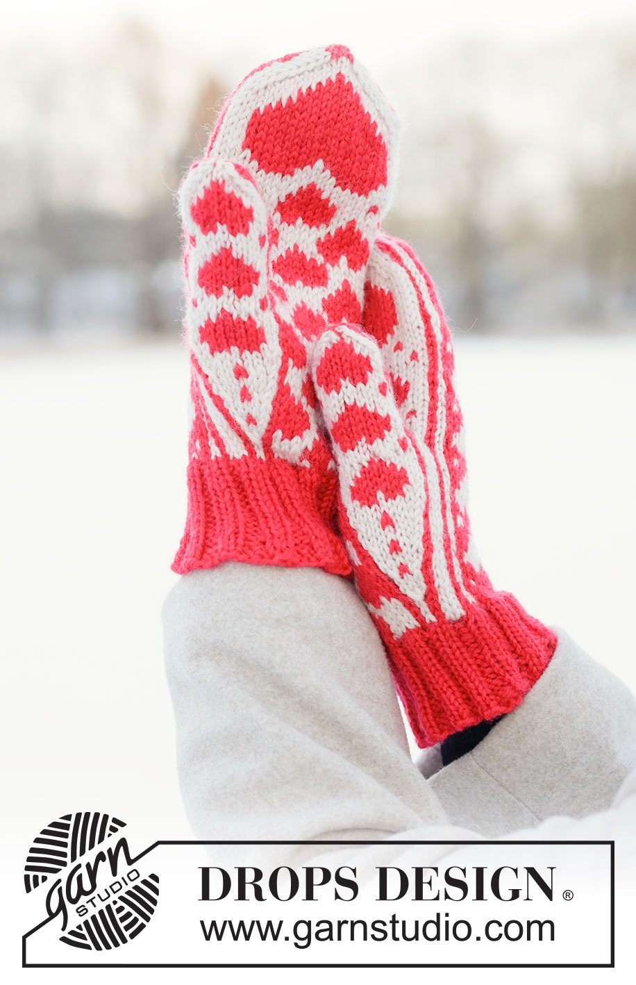 Heartwarming Mittens / DROPS 261-75 - Rękawiczki na drutach z włóczki DROPS Karisma. Przerabiane od czubka palców do mankietu, z żakardem norweskim w serca. Temat: Walentynki