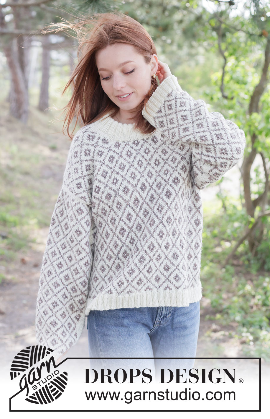 Diamond Love Sweater / DROPS 262-1 - Jersey de punto en DROPS Fiesta. La pieza está tejida de arriba hacia abajo con hombros europeos / hombros diagonales, patrón jacquard nórdico y cuello doble. Tallas S – XXXL.