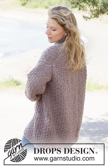 Chestnut Hug Cardigan / DROPS 262-19 - Długi kardigan oversize na drutach, przerabiany od góry do dołu z włóczki DROPS Snow. Z europejskimi ramionami / skosami ramion, strukturalnym ściegiem fantazyjnym, dekoltem V, szalowym kołnierzem i I-cordem. Od XS do XXXL.