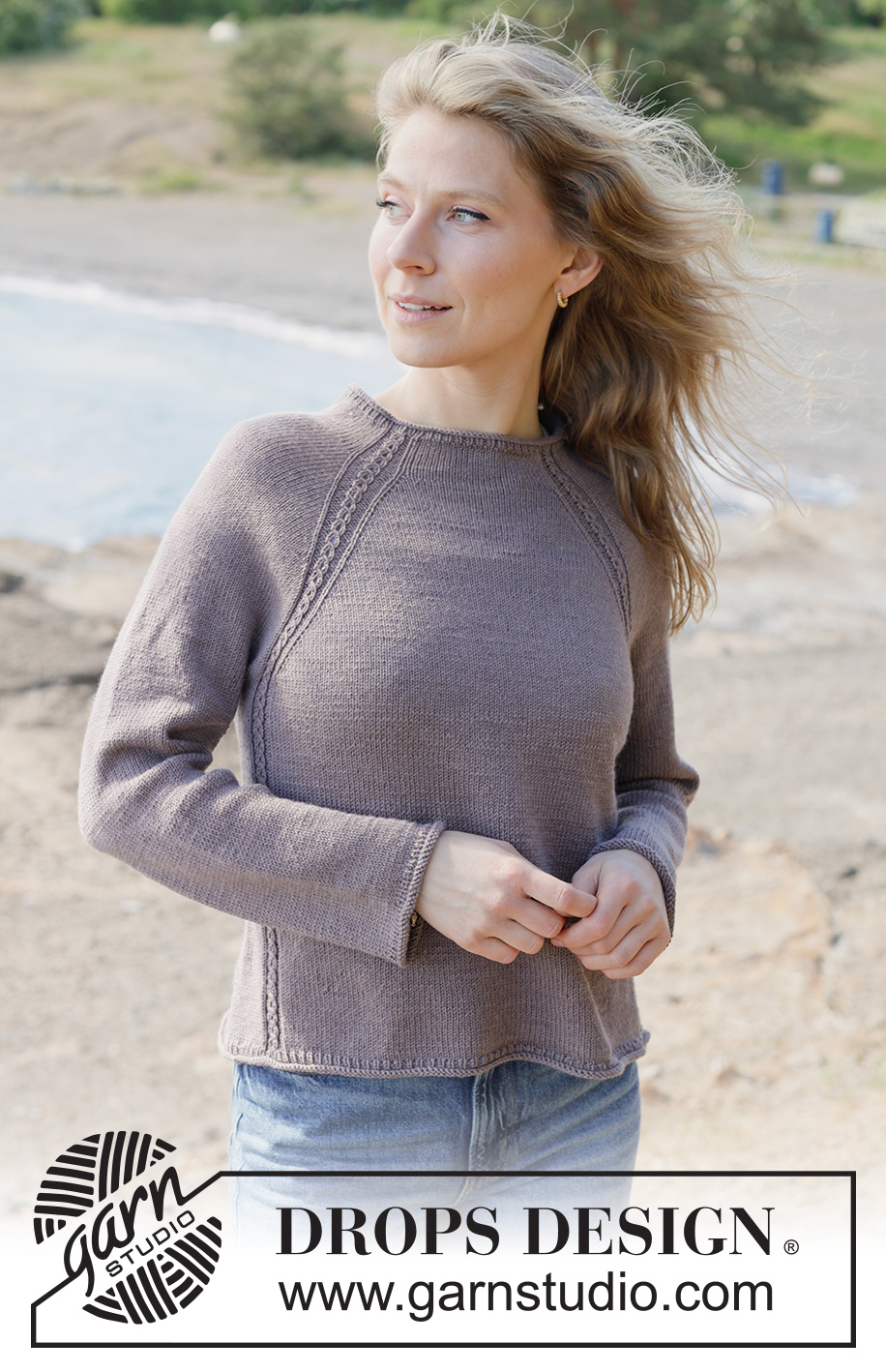 Sunday Mist Sweater / DROPS 262-20 - Sweter na drutach, przerabiany od góry do dołu, z włóczki DROPS BabyMerino. Z reglanowymi rękawami, ściegiem ażurowym i zwijającymi się brzegami. Od XS do XXXL.