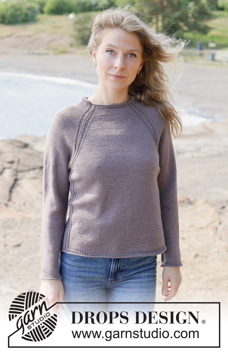 Sunday Mist Sweater / DROPS 262-20 - Sweter na drutach, przerabiany od góry do dołu, z włóczki DROPS BabyMerino. Z reglanowymi rękawami, ściegiem ażurowym i zwijającymi się brzegami. Od XS do XXXL.