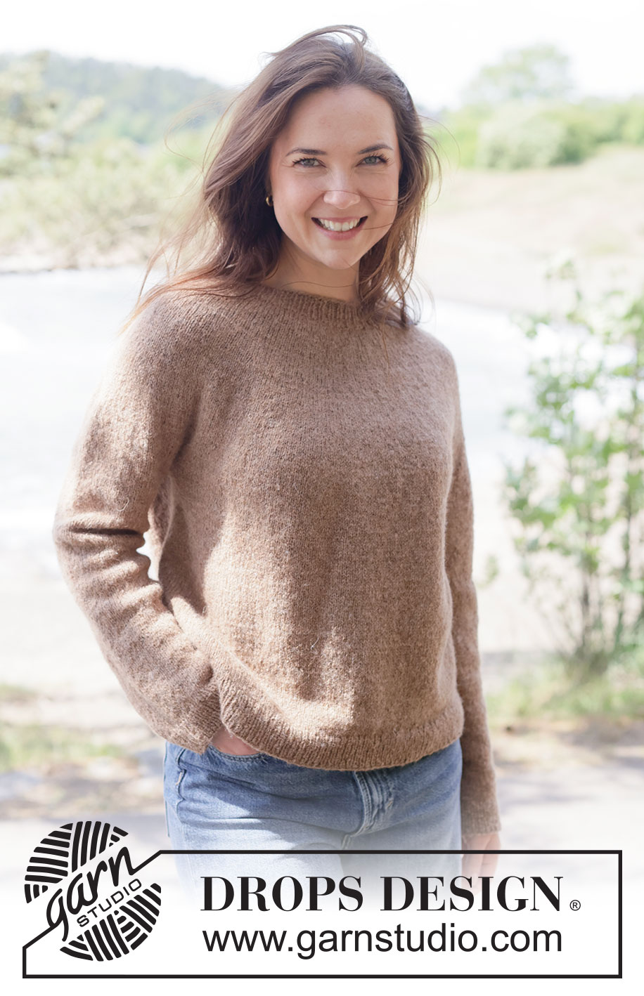 Caramel Haze Sweater / DROPS 262-21 - Strikket genser i DROPS Sky eller DROPS Daisy. Arbeidet strikkes ovenfra og ned i glattstrikk med rundfelling. Størrelse XS - XXL.