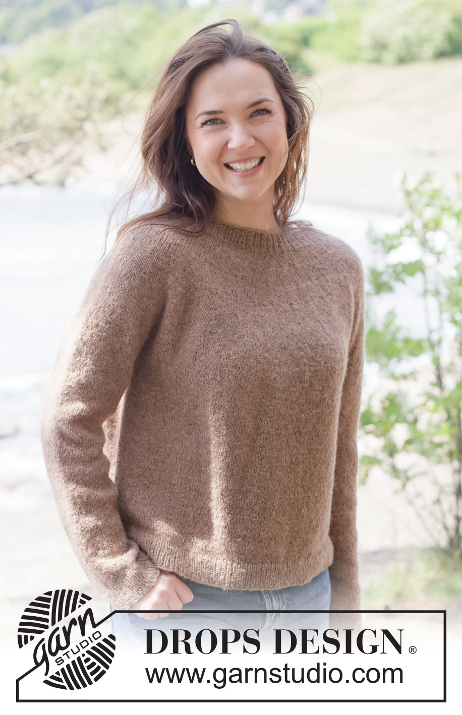 Caramel Haze Sweater / DROPS 262-21 - Strikket genser i DROPS Sky eller DROPS Daisy. Arbeidet strikkes ovenfra og ned i glattstrikk med rundfelling. Størrelse XS - XXL.