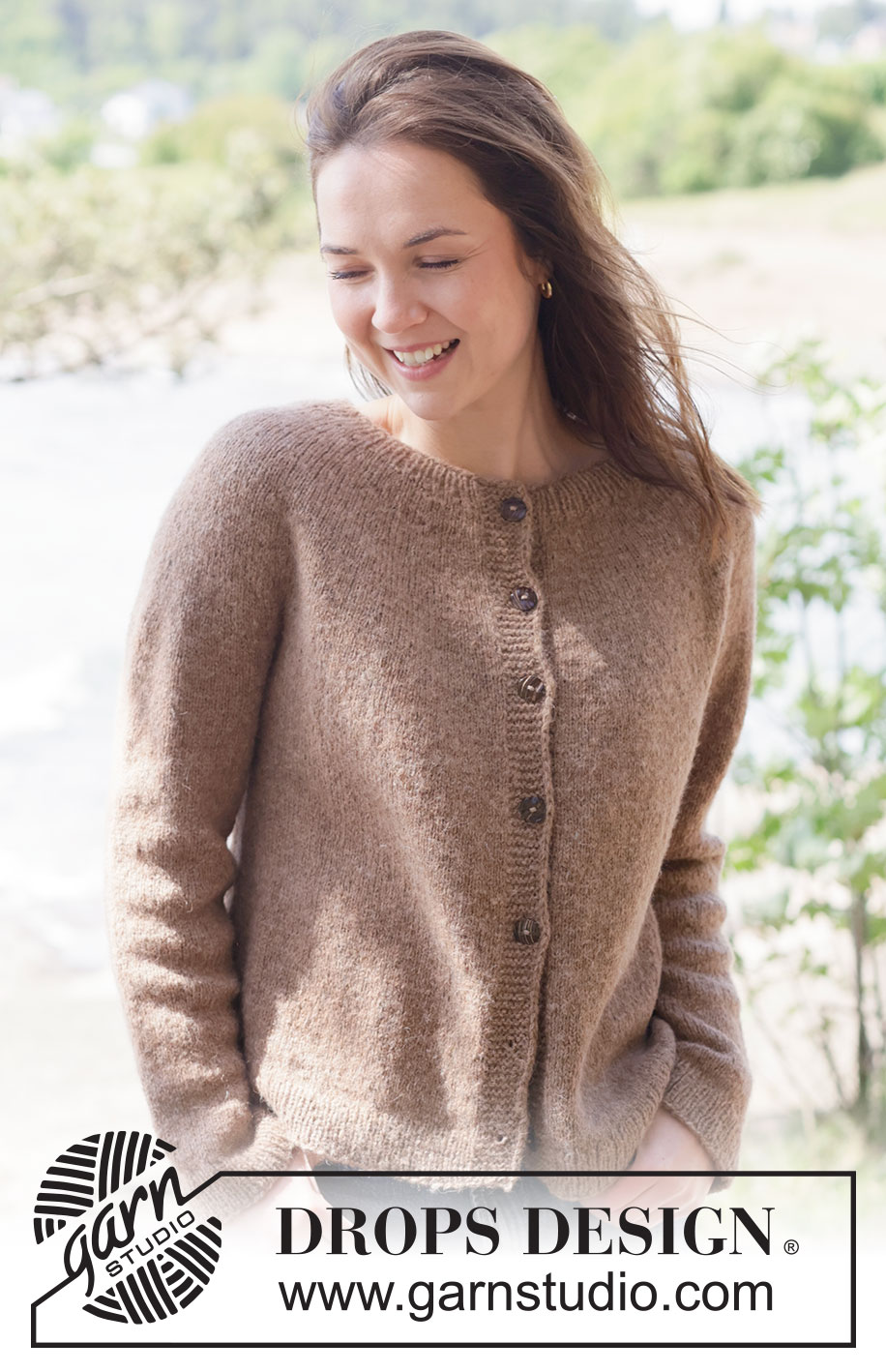 Caramel Haze Cardigan / DROPS 262-22 - Strikket jakke i DROPS Sky eller DROPS Daisy. Arbeidet strikkes ovenfra og ned i glattstrikk med rundfelling, dobbel halskant og i-cord. Størrelse XS - XXL.