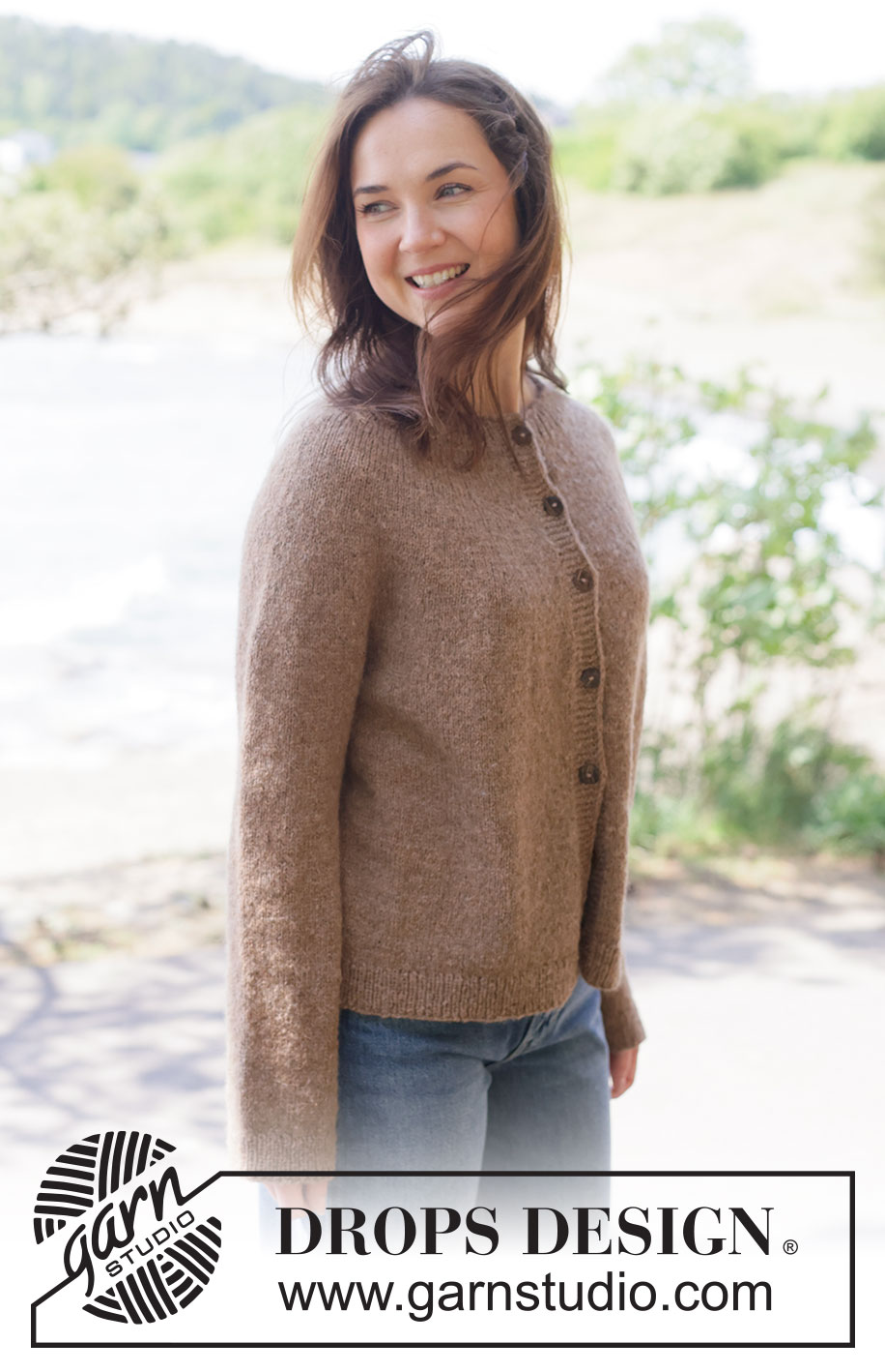 Caramel Haze Cardigan / DROPS 262-22 - Strikket jakke i DROPS Sky eller DROPS Daisy. Arbeidet strikkes ovenfra og ned i glattstrikk med rundfelling, dobbel halskant og i-cord. Størrelse XS - XXL.
