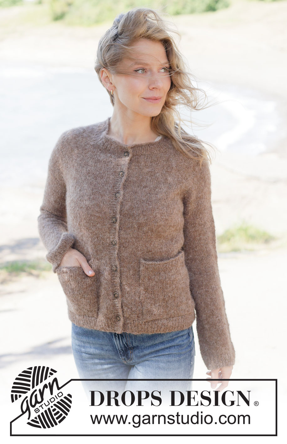 Forest Pocket Cardigan / DROPS 262-25 - Strikket cardigan i DROPS Brushed Alpaca Silk. Arbejdet strikkes oppefra og ned i glatstrik med raglan, rullekant, i-cord og lommer. Størrelse XS - XXXL.