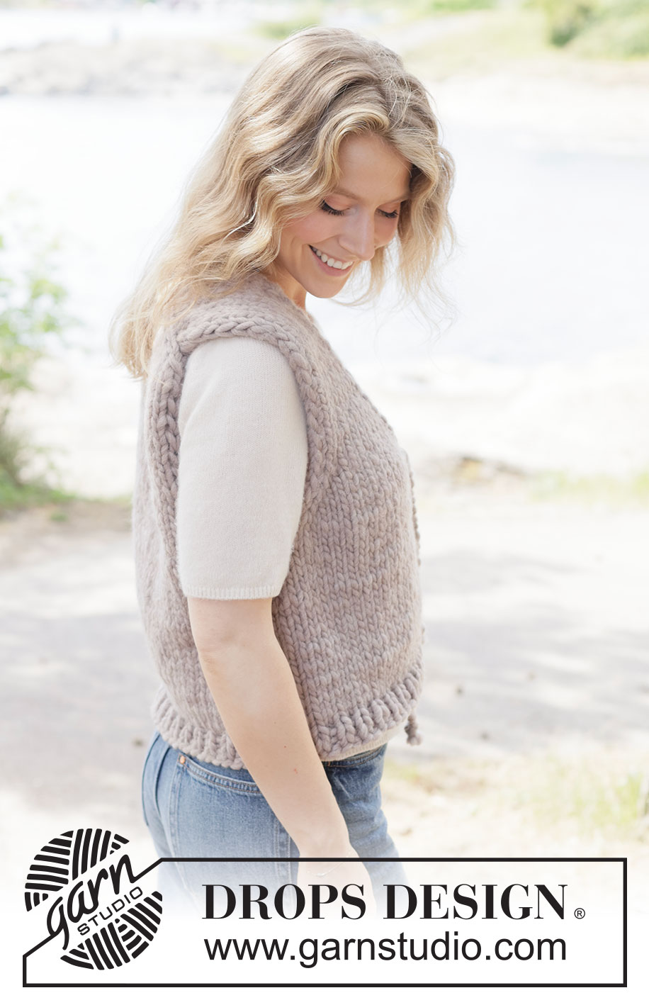 Cocoa Ridge Vest / DROPS 262-26 - Gilet lavorato ai ferri in DROPS Polaris. Lavorato dall’alto in basso a maglia rasata con spalle europee/diagonali, collo a V e I-cord. Taglie: XS - XXXL.
