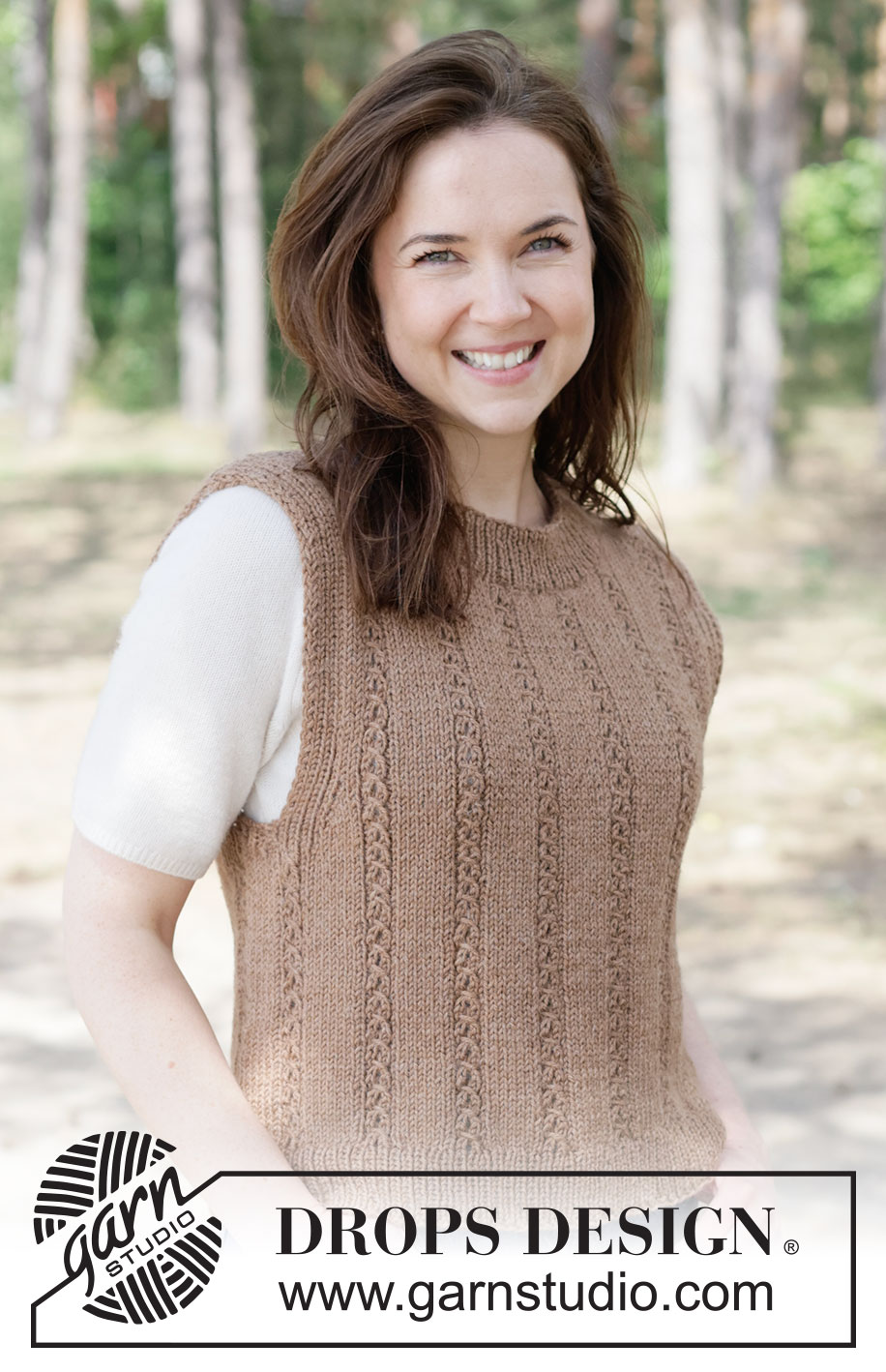 Maple Whisper Vest / DROPS 262-29 - Gebreide top in DROPS Lima of DROPS Merino Extra Fine. Het werk wordt van boven naar beneden gebreid met kantpatroon. Maten XS - XXXL.