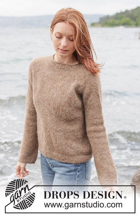 Hazelnut Harmony Sweater / DROPS 262-30 - Strikket bluse i DROPS Brushed Alpaca Silk. Arbejdet strikkes oppefra og ned i glatstrik med raglan og rullekant. Størrelse XS - XXXL.