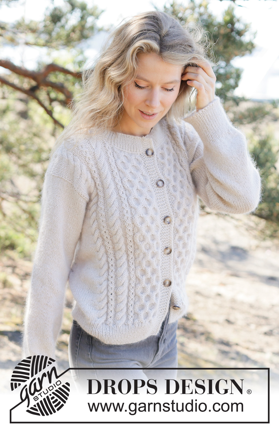 Snow Hive Cardigan / DROPS 262-31 - Knitted jacket in DROPS Nord and DROPS Kid-Silk or DROPS Alpaca and DROPS Kid-Silk. The piece is worked bottom up with honeycomb pattern, cables and I-cord. Sizes XS - XXXL.