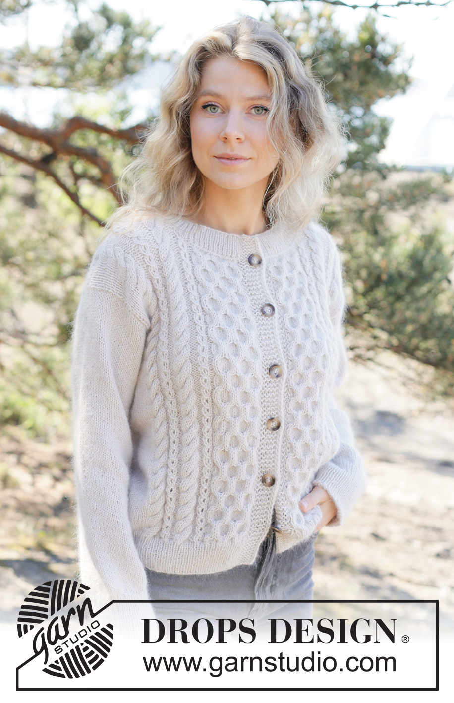 Snow Hive Cardigan / DROPS 262-31 - Knitted jacket in DROPS Nord and DROPS Kid-Silk or DROPS Alpaca and DROPS Kid-Silk. The piece is worked bottom up with honeycomb pattern, cables and I-cord. Sizes XS - XXXL.