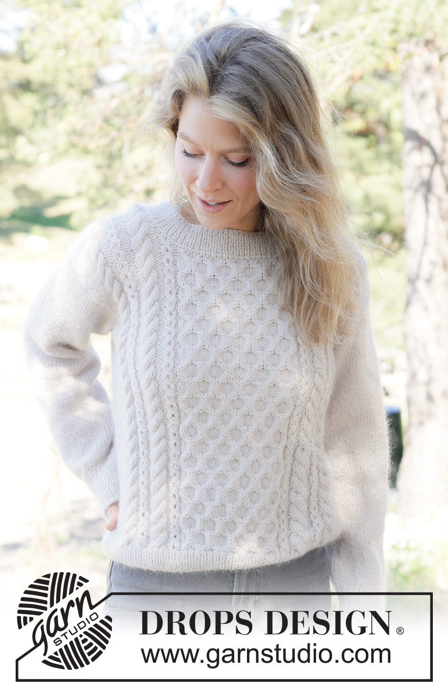 Snow Hive Sweater / DROPS 262-32 - Knitted jumper in DROPS Nord and DROPS Kid-Silk or DROPS Alpaca and DROPS Kid-Silk. The piece is worked bottom up with honeycomb pattern and cables. Sizes XS - XXXL.