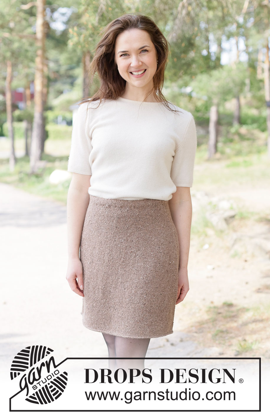 Chestnut Whim Skirt / DROPS 262-36 - Knitted knee-length skirt in DROPS Soft Tweed. The piece is worked top down in stocking stitch. Sizes XS - XXXL.