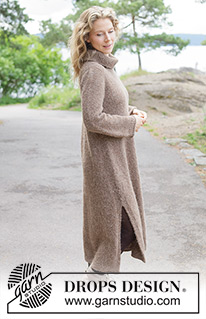 Autumn Walk Dress / DROPS 262-4 - Vestido de punto en DROPS Brushed Alpaca Silk y DROPS Alpaca. La pieza está tejida de arriba hacia abajo en punto jersey, con canesú europeo, abertura en los lados, orilla enrollada y I-cord. Tallas XS – XXXL.