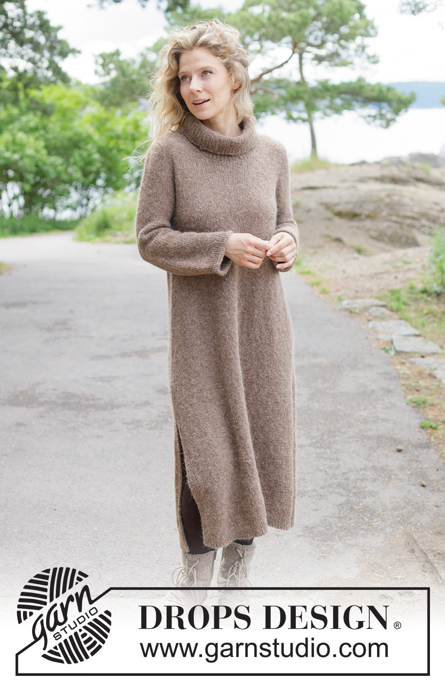 Autumn Walk Dress / DROPS 262-4 - Vestido de punto en DROPS Brushed Alpaca Silk y DROPS Alpaca. La pieza está tejida de arriba hacia abajo en punto jersey, con canesú europeo, abertura en los lados, orilla enrollada y I-cord. Tallas XS – XXXL.