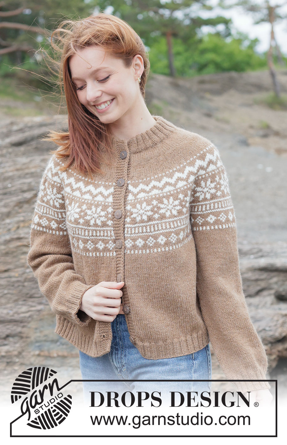 Maple Whisper Cardigan / DROPS 262-6 - Gebreid vest in DROPS Lima of DROPS Karisma. Het werk wordt van boven naar beneden gebreid met ronde pas, Scandinavisch patroon, dubbele halsrand en PUNNIKRAND. Maten XS - XXXL.