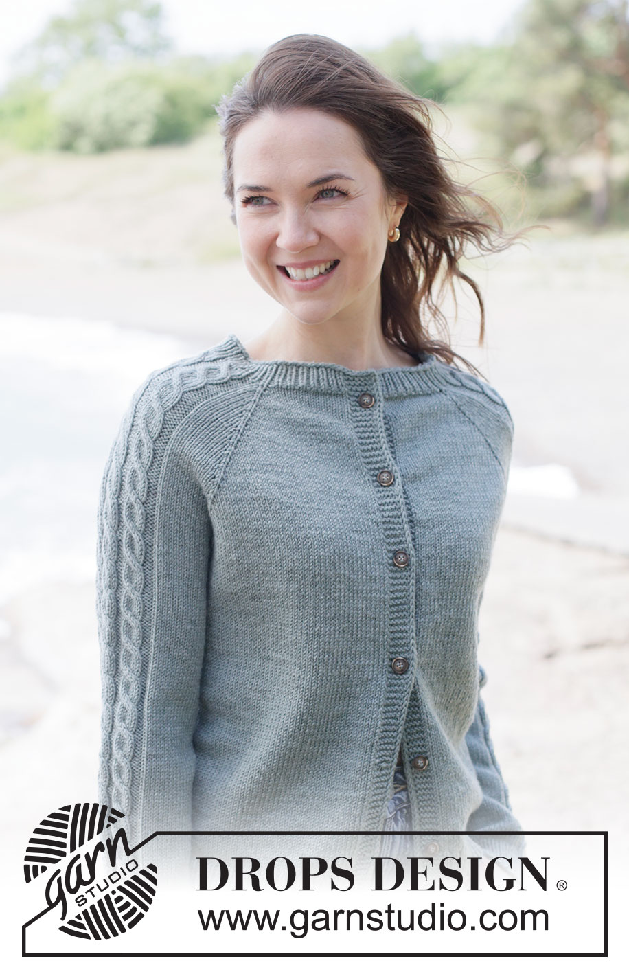 Tempest Tide Cardigan / DROPS 263-12 - Cardigan lavorato ai ferri in DROPS Merino Extra Fine o DROPS Lima. Lavorato dall’alto in basso a maglia rasata con raglan, trecce e I-cord. Taglie XS - XXXL.